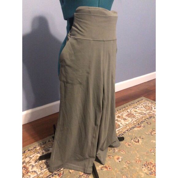 Lululemon Align High-Rise Sage Green Wide Leg Crop 23" Pants, size 10 - Picture 4 of 6